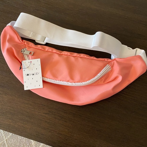 NWT Fanny Pack - Picture 5 of 6